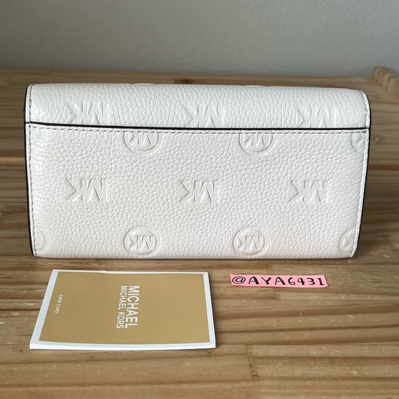 Michael Kors Wallet๐๐ - Picture 2 of 7